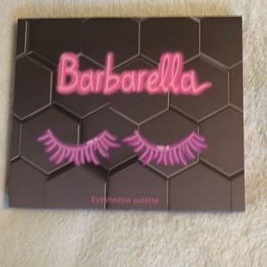 Beebeauty Barbarella eyeshadow palette